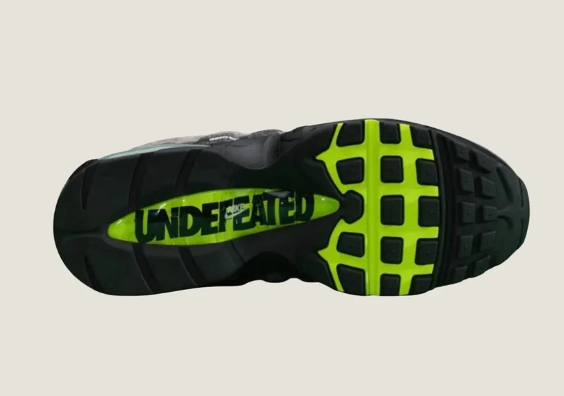 Nike Air Max 95 x Undefeated - NYC Neon - Image 5