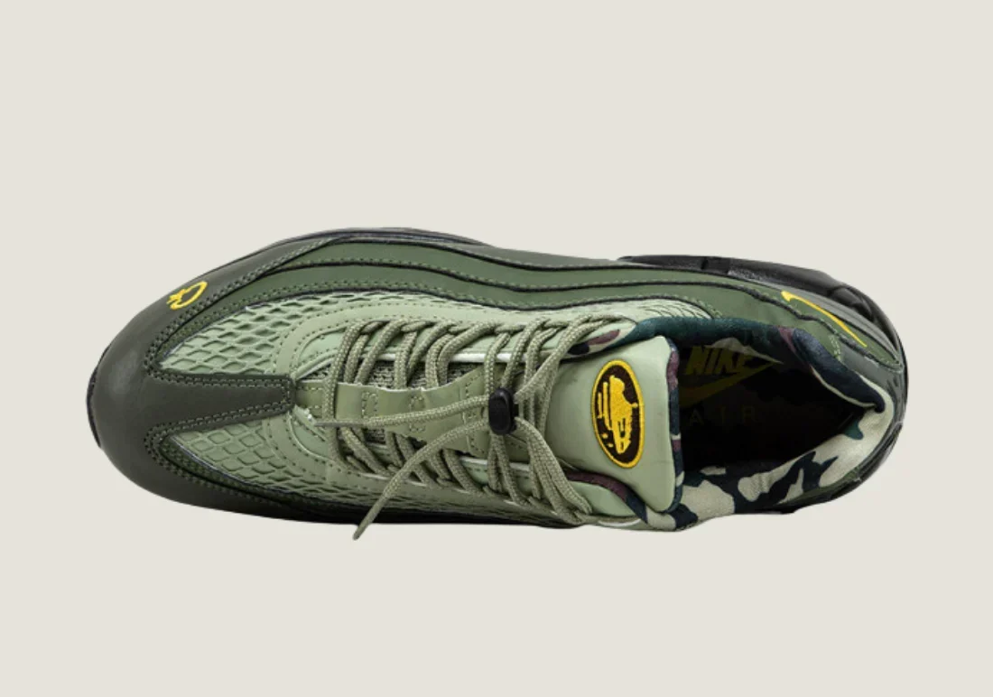 Nike Air Max 95 x Undefeated - Olive - Image 3